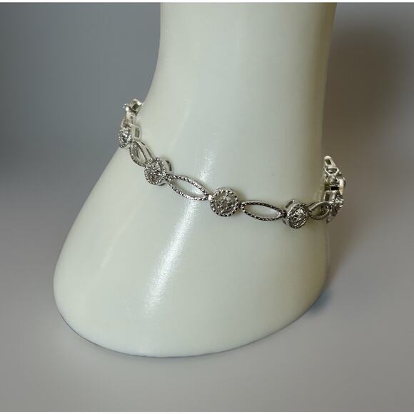 Lovely Silver Tone/Diamond Chips Sonya Hou Bracelet. Fits 6 1/2 Wrist - Picture 3 of 8